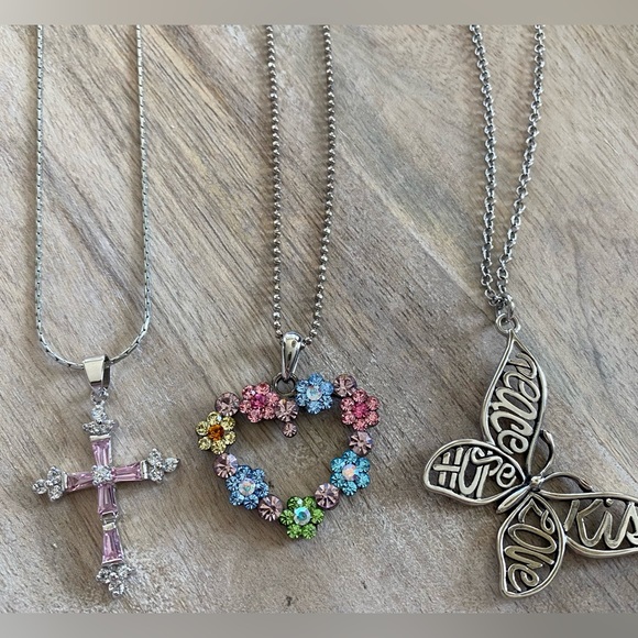 Cookie Lee Set of 3 women’s DISCONTINUED Necklaces. All in excellent condition! - Picture 1 of 12